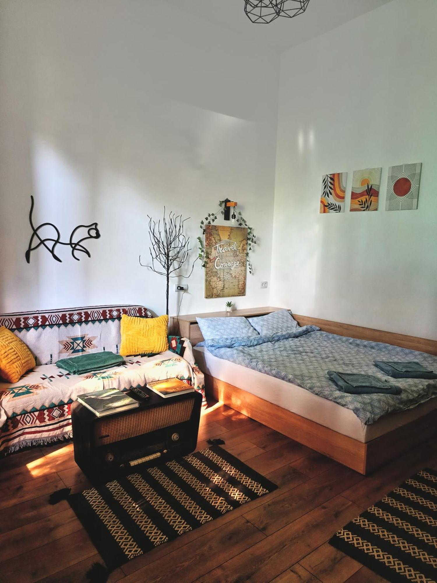 Small Apartment - Historic House Cluj-Napoca Esterno foto